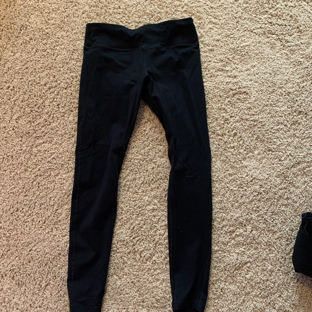 Black athletic tight fit leggings